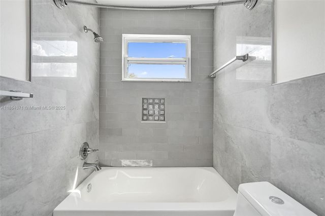 9950 SW 12th St, Pembroke Pines, FL 33025