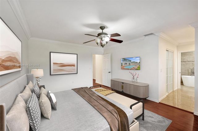 9950 SW 12th St, Pembroke Pines, FL 33025