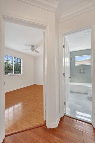 9950 SW 12th St, Pembroke Pines, FL 33025