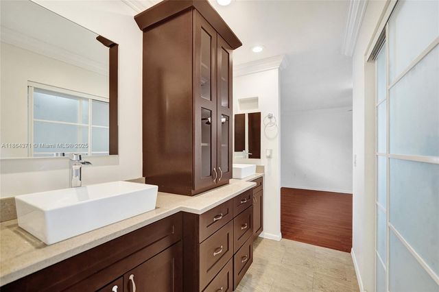 9950 SW 12th St, Pembroke Pines, FL 33025