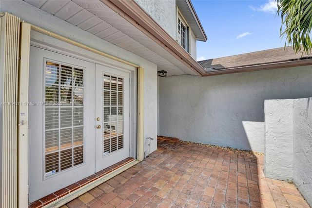 9950 SW 12th St, Pembroke Pines, FL 33025