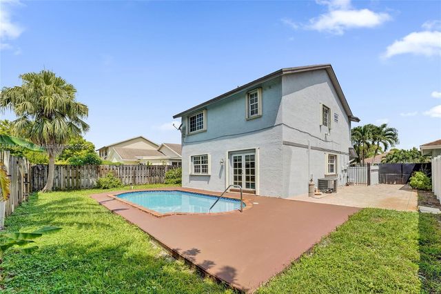 9950 SW 12th St, Pembroke Pines, FL 33025