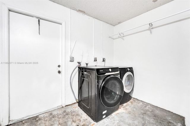 9950 SW 12th St, Pembroke Pines, FL 33025