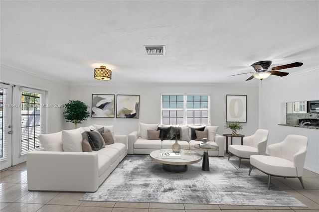 9950 SW 12th St, Pembroke Pines, FL 33025