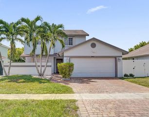 9950 SW 12th St, Pembroke Pines, FL 33025