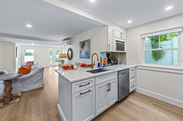 112 CEDAR AVENUE, Anna Maria, FL 34216