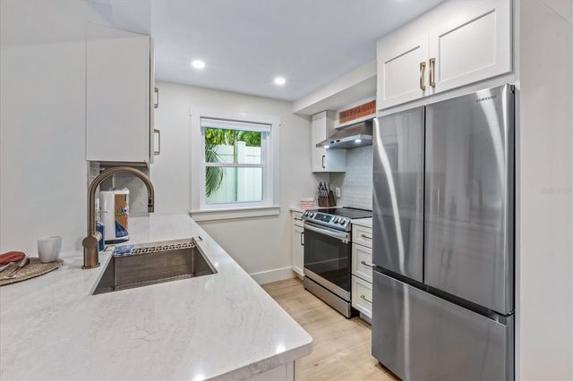 112 CEDAR AVENUE, Anna Maria, FL 34216