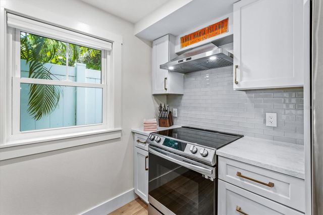 112 CEDAR AVENUE, Anna Maria, FL 34216