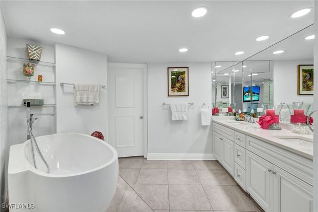 4041 Gulf Shore BLVD N 907, Naples, FL 34103