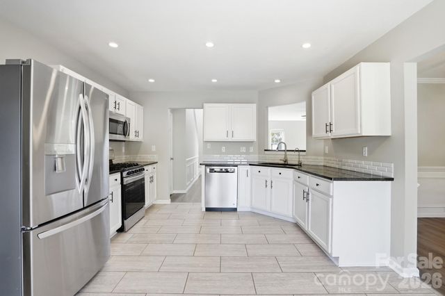 9213 Chastain Walk Drive, Charlotte, NC 28216
