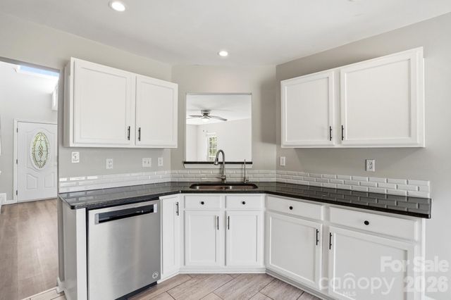 9213 Chastain Walk Drive, Charlotte, NC 28216