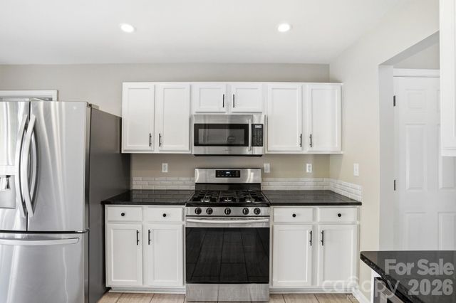 9213 Chastain Walk Drive, Charlotte, NC 28216