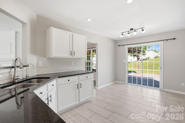 9213 Chastain Walk Drive, Charlotte, NC 28216