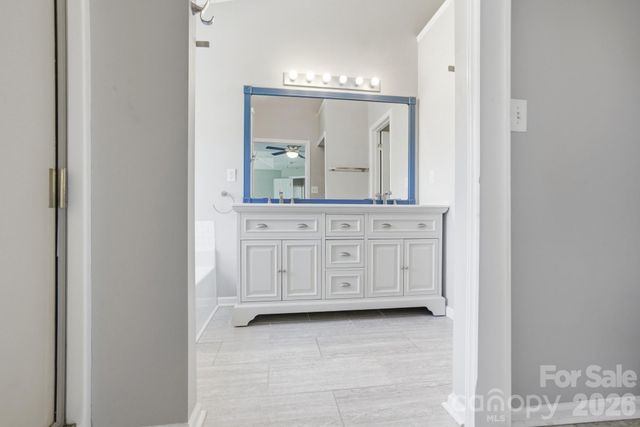 9213 Chastain Walk Drive, Charlotte, NC 28216