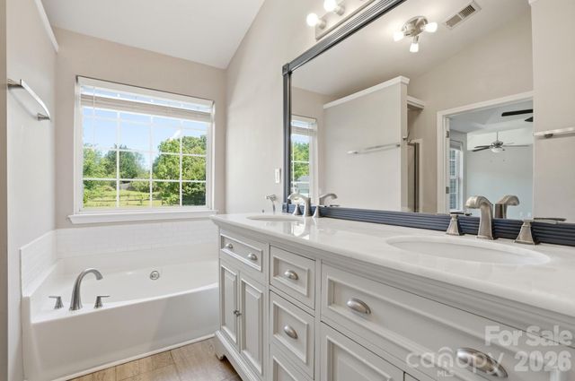 9213 Chastain Walk Drive, Charlotte, NC 28216