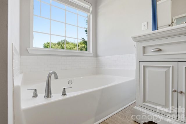9213 Chastain Walk Drive, Charlotte, NC 28216