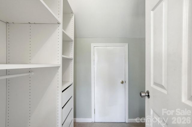 9213 Chastain Walk Drive, Charlotte, NC 28216