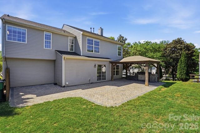 9213 Chastain Walk Drive, Charlotte, NC 28216