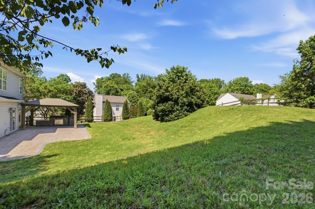 9213 Chastain Walk Drive, Charlotte, NC 28216