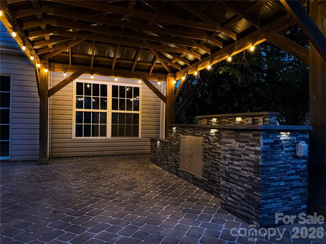 9213 Chastain Walk Drive, Charlotte, NC 28216