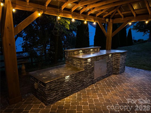 9213 Chastain Walk Drive, Charlotte, NC 28216