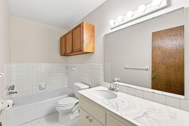 12600 Parkwood Drive 308, Burnsville, MN 55337