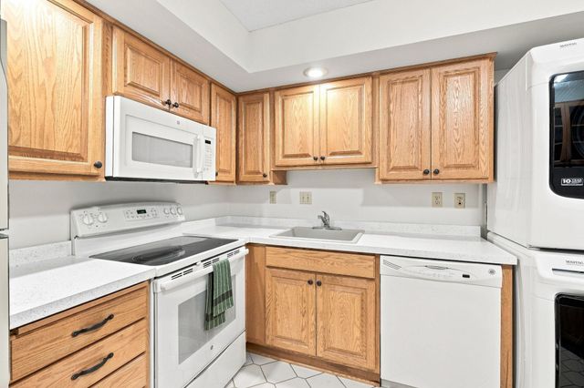 12600 Parkwood Drive 308, Burnsville, MN 55337