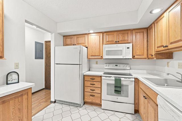 12600 Parkwood Drive 308, Burnsville, MN 55337
