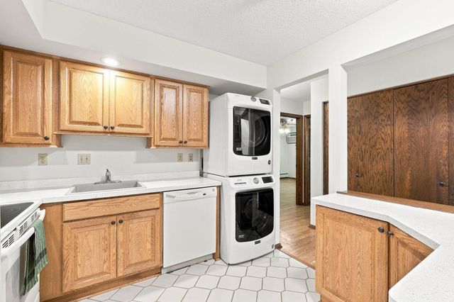 12600 Parkwood Drive 308, Burnsville, MN 55337