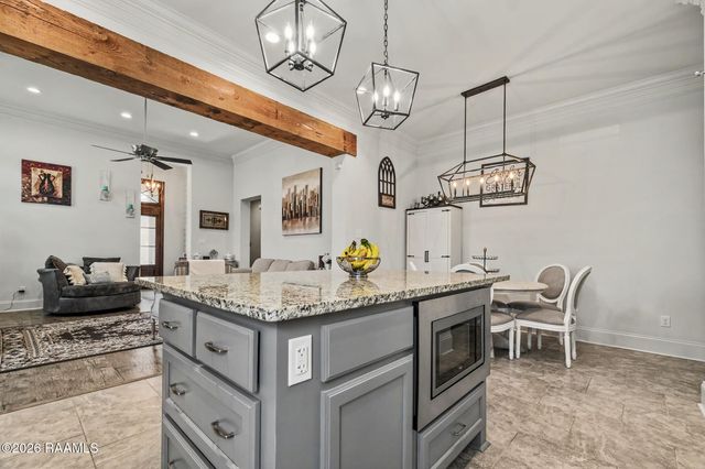 129 Beauchamp Lane, Lafayette, LA 70506