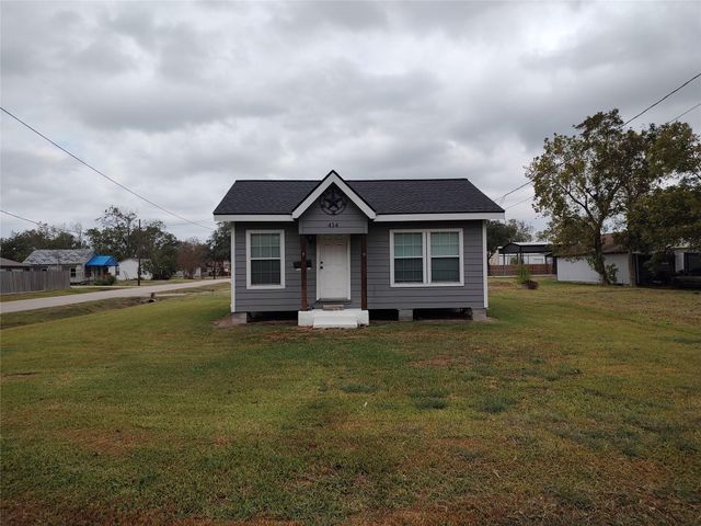 414 Avenue E, Highlands, TX 77562