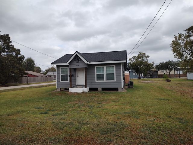414 Avenue E, Highlands, TX 77562