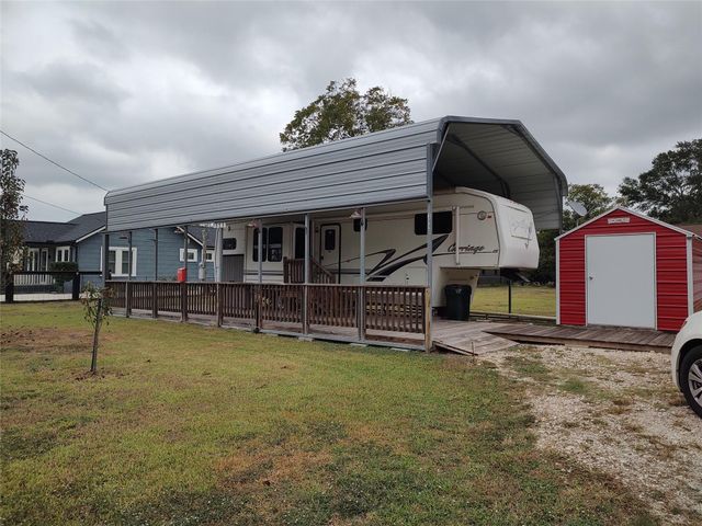 414 Avenue E, Highlands, TX 77562