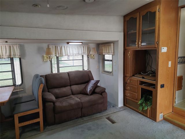 414 Avenue E, Highlands, TX 77562