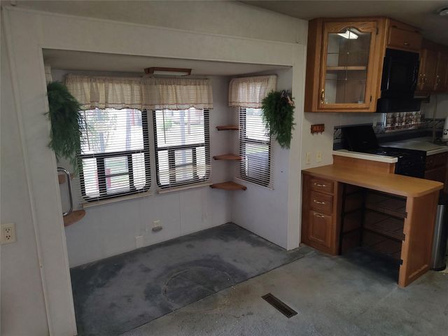 414 Avenue E, Highlands, TX 77562