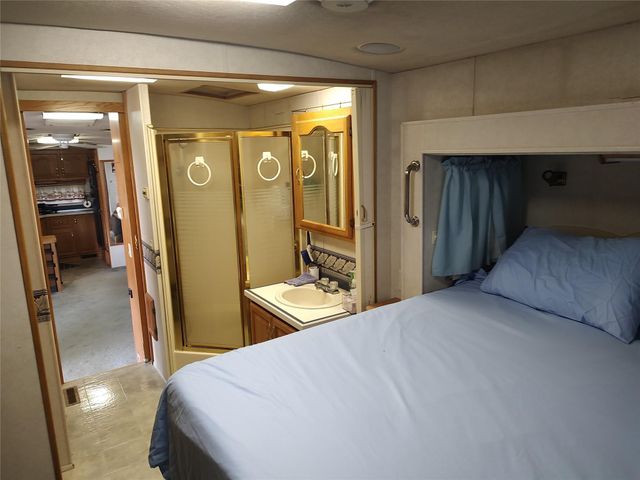 414 Avenue E, Highlands, TX 77562