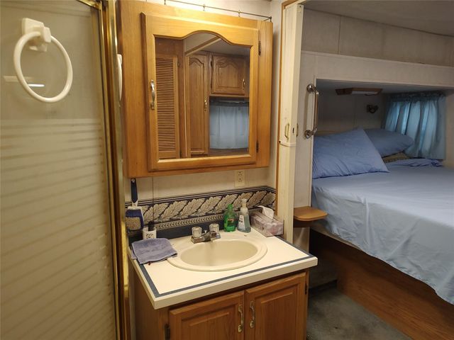 414 Avenue E, Highlands, TX 77562