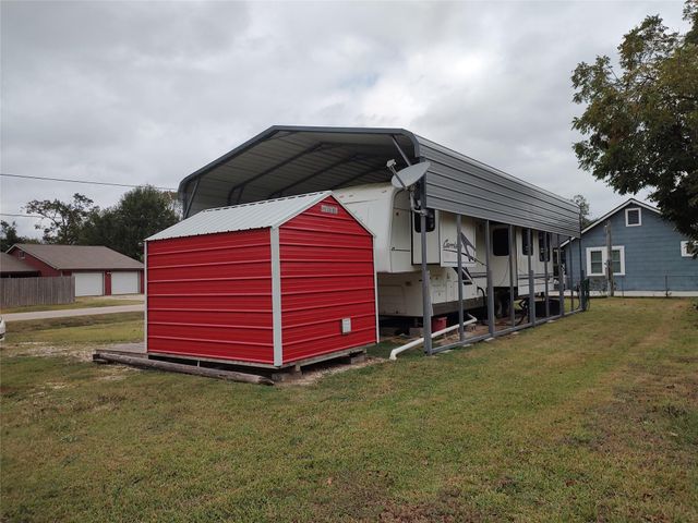 414 Avenue E, Highlands, TX 77562