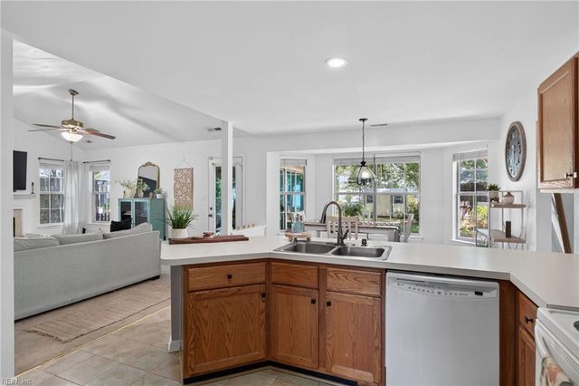 302 Carriage CT, Suffolk, VA 23434