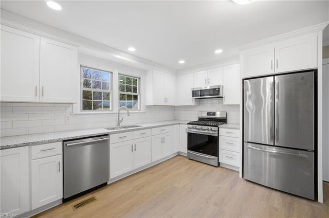 400 Beauregard DR, Chesapeake, VA 23322