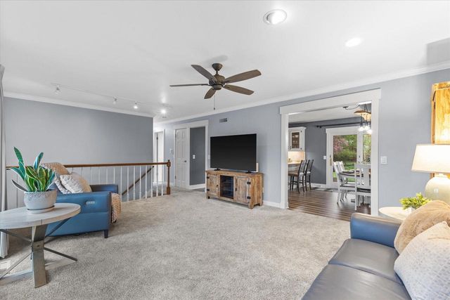 S74W24610 Windsor COURT, Waukesha, WI 53189