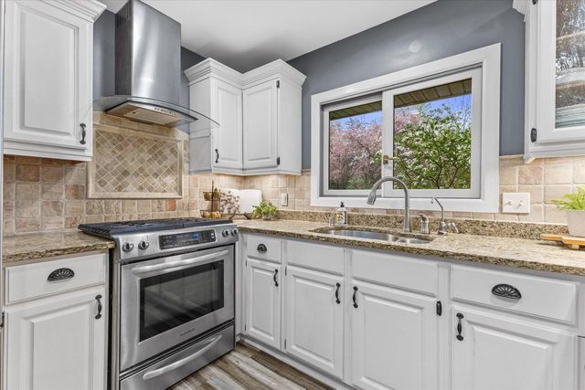 S74W24610 Windsor COURT, Waukesha, WI 53189
