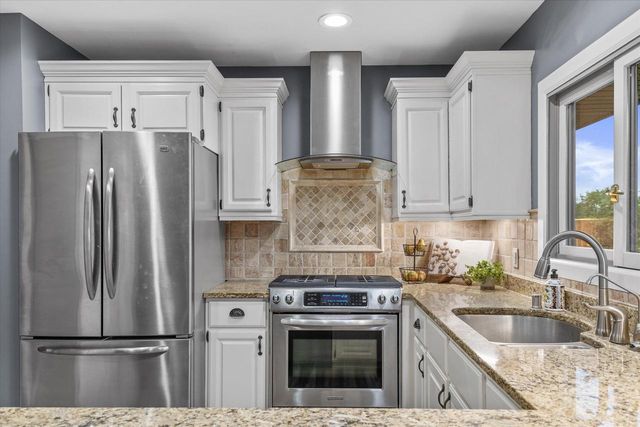 S74W24610 Windsor COURT, Waukesha, WI 53189