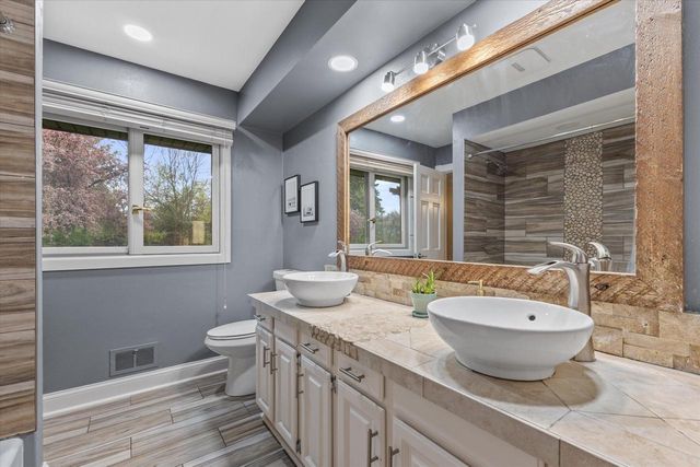 S74W24610 Windsor COURT, Waukesha, WI 53189