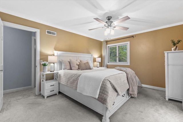 S74W24610 Windsor COURT, Waukesha, WI 53189
