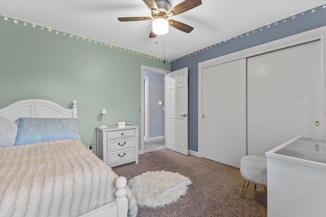 S74W24610 Windsor COURT, Waukesha, WI 53189