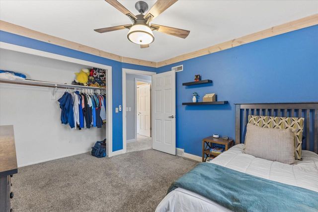 S74W24610 Windsor COURT, Waukesha, WI 53189