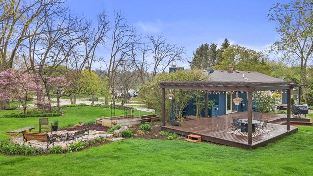 S74W24610 Windsor COURT, Waukesha, WI 53189