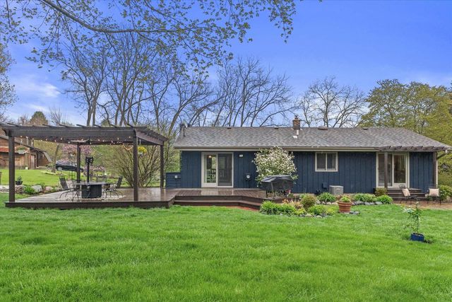 S74W24610 Windsor COURT, Waukesha, WI 53189