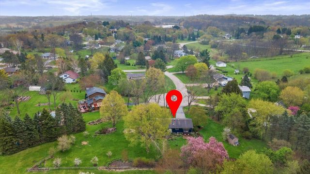 S74W24610 Windsor COURT, Waukesha, WI 53189